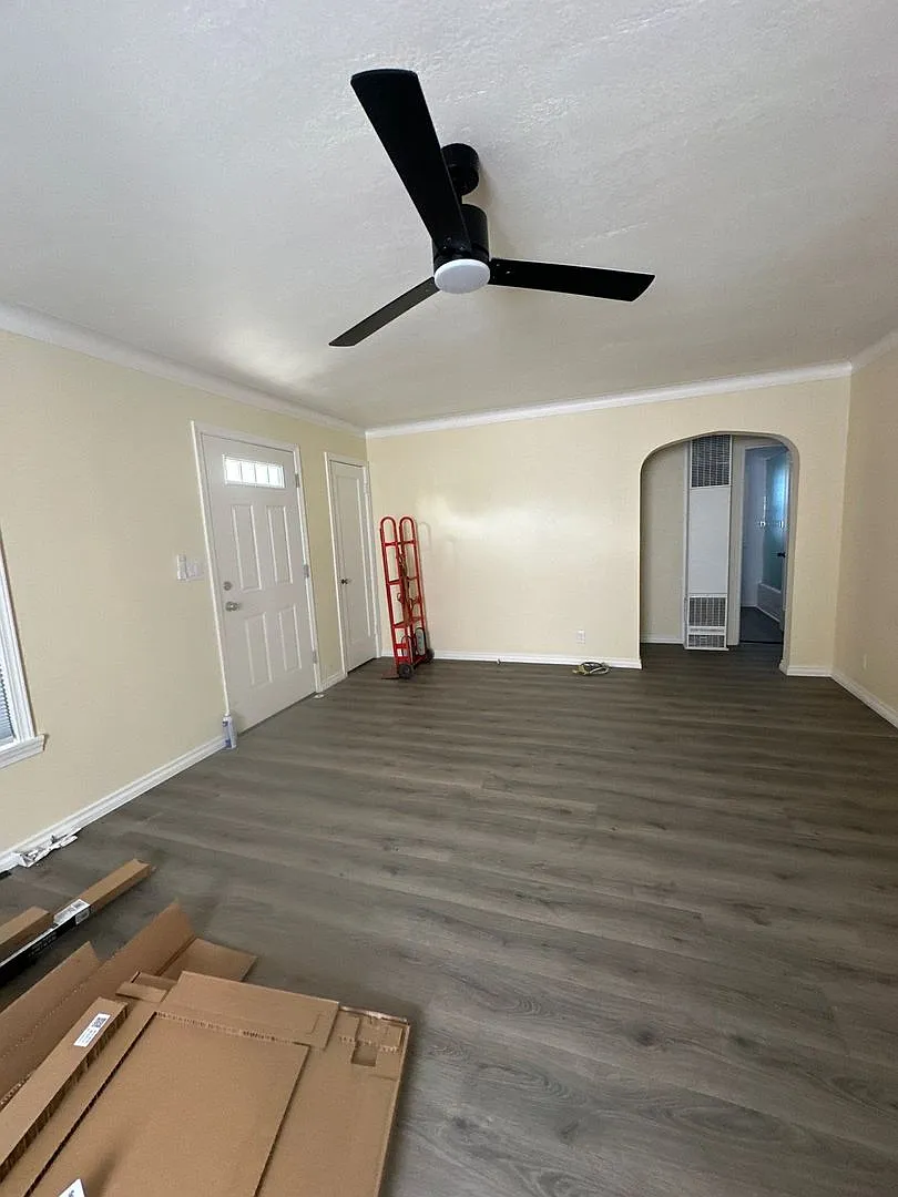 2445 White Ave — Photo 2
