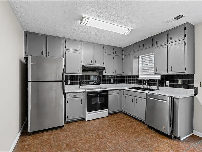 120 Woodcrest Dr — Photo 9