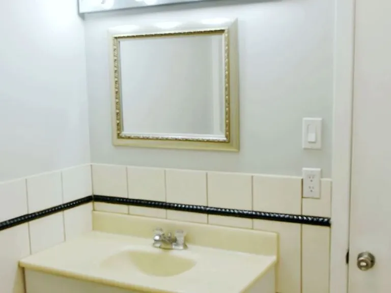 481 Fergo Ave #MAIN FLOOR — Photo 11