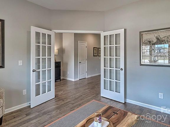 3rd image of 8073 Kennesaw Dr