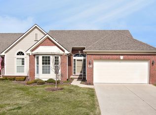 1672 Andover Cir #4, Commerce Township, MI 48390