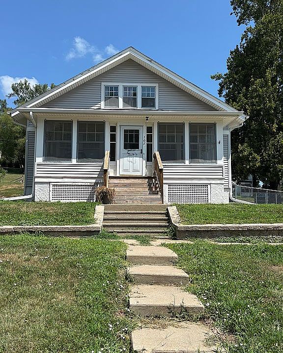 1st image of 107 W 2nd St