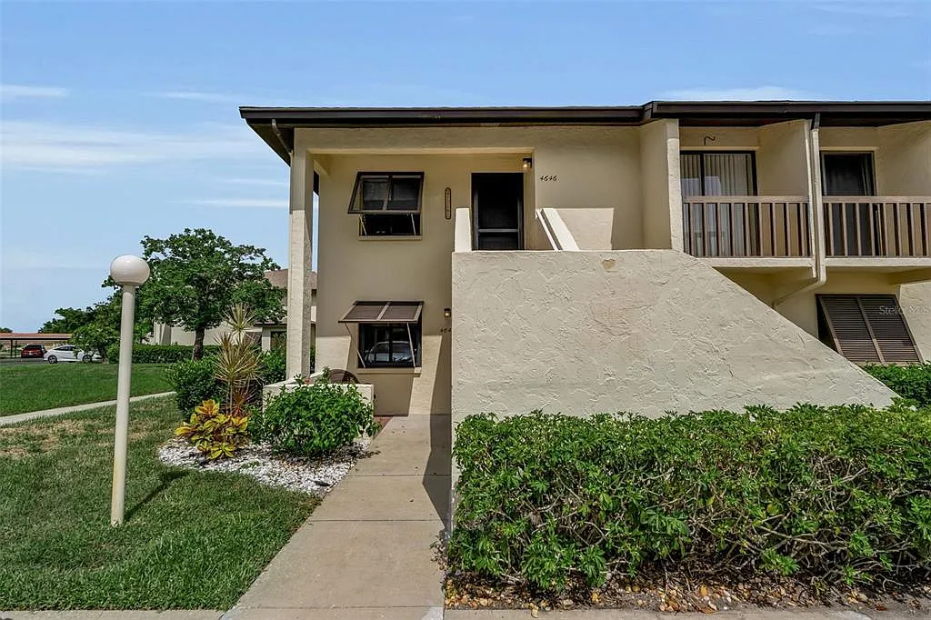 2 bed, 2.0 bath, 1108 sqft, $2,300 — Photo 1