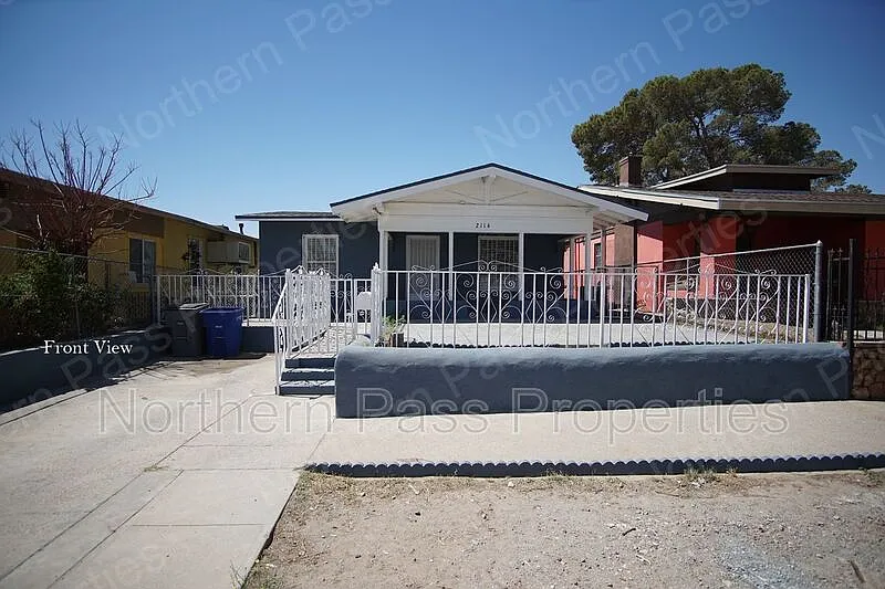 2 bed, 1.0 bath, 1220 sqft, $1,325 — Photo 1