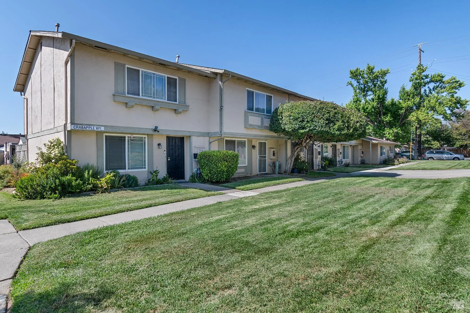 588 Crabapple Way photo 1