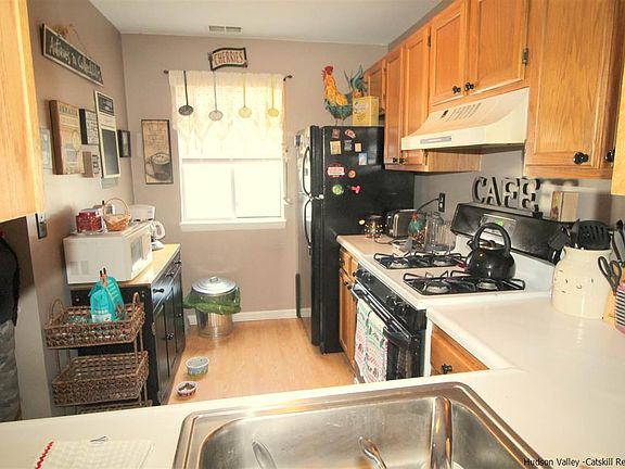 2nd image of 109 Gregory Ct
