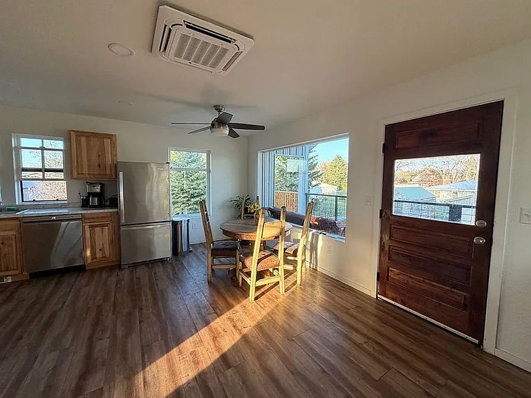 207 Fabrick St #B — Photo 6