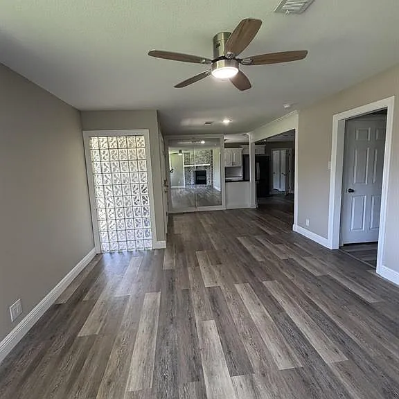 4920 Sue Ave — Photo 2