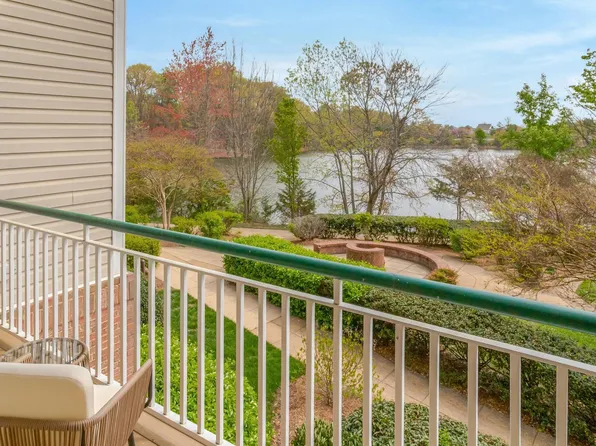 6553 Grange Ln Unit 203, Alexandria, VA 22315