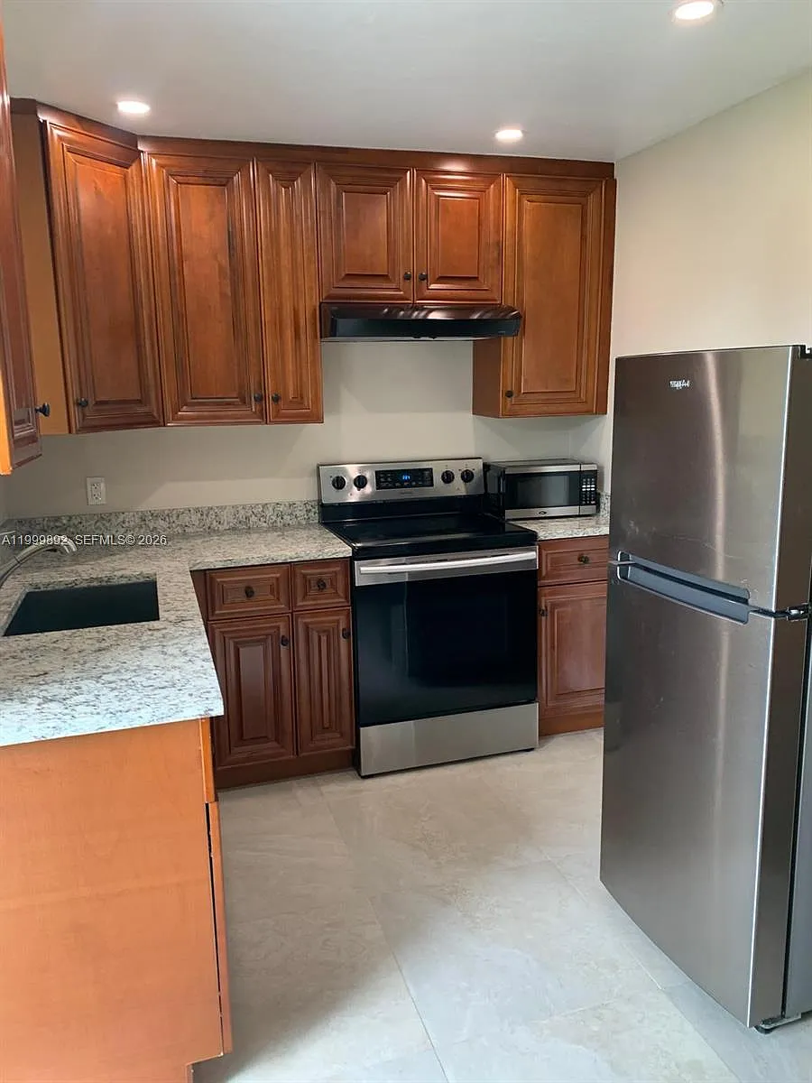 Building Photo - 19121 NE Miami Ct #2