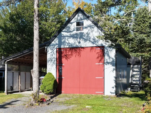 93 Hospital Rd, Lunenburg, NS B0J 2C0
