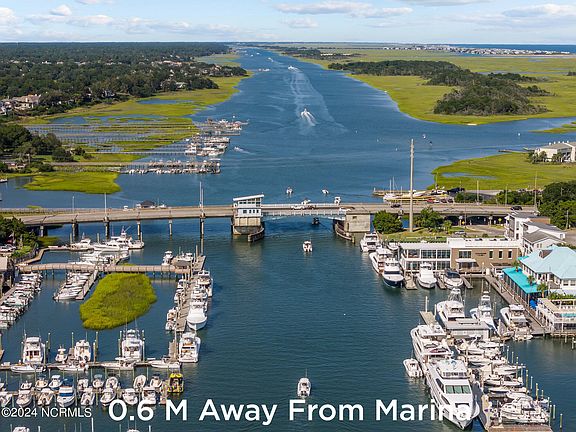 5th image of 521 Airlie Road