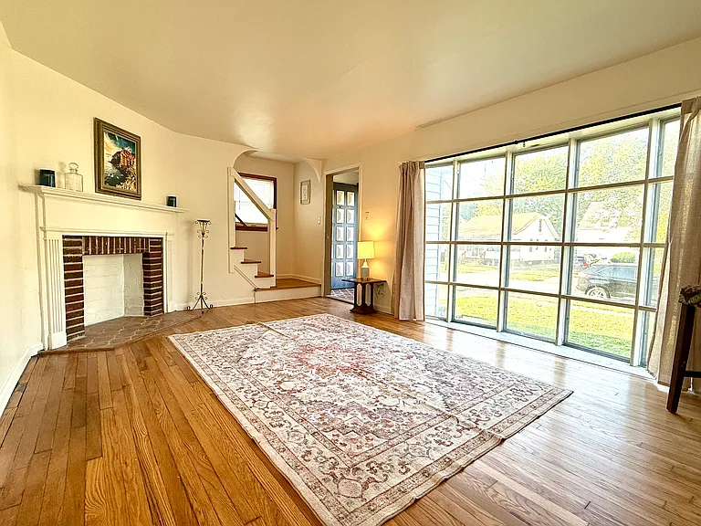 22600 Ivan Ave — Photo 1