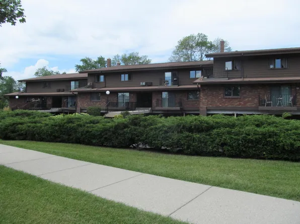 4025 S 84th St, Greenfield, WI 53228