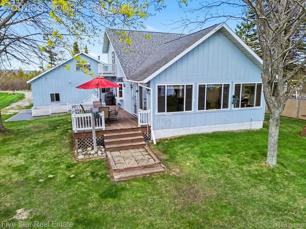 6230 Cedar Dr, Hubbard Lake, MI 49747