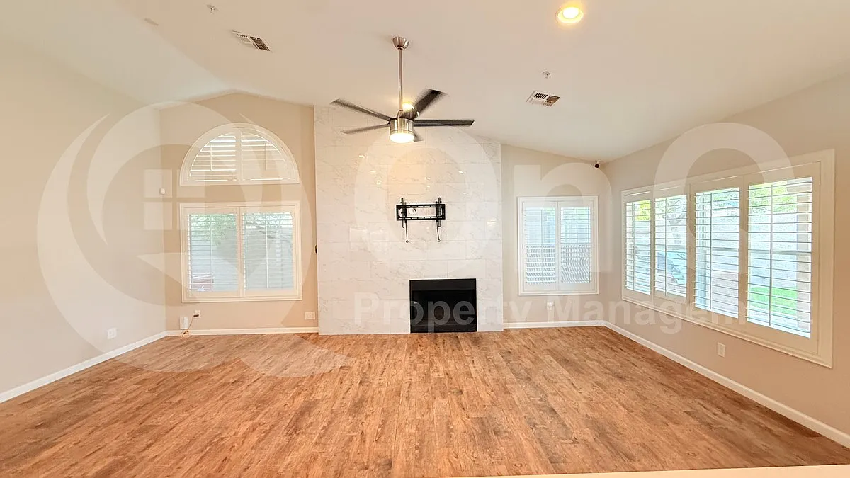 3 bed, 2.0 bath, 1616 sqft, $4,000 — Photo 4