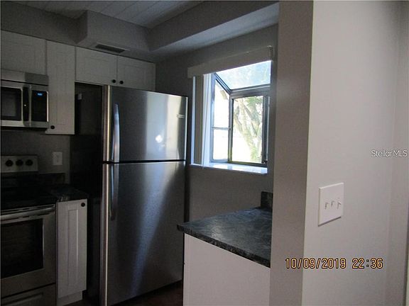 3rd image of 5715 Gardens Dr #102