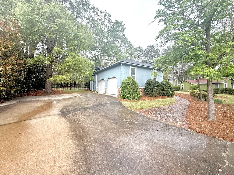 121 Cooper Cir — Photo 31