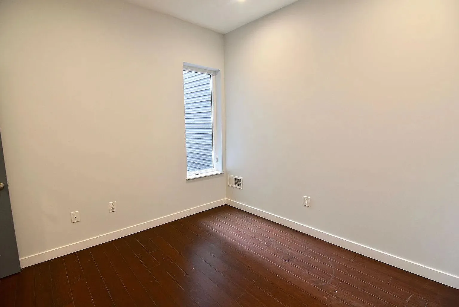 2 bed, 1100 sqft, $1,700 — Photo 3