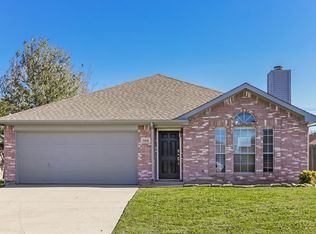 1402 Gray Dawn Dr, Midlothian, TX 76065