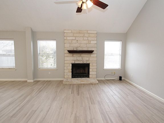 4th image of 15301 Ecorio Dr