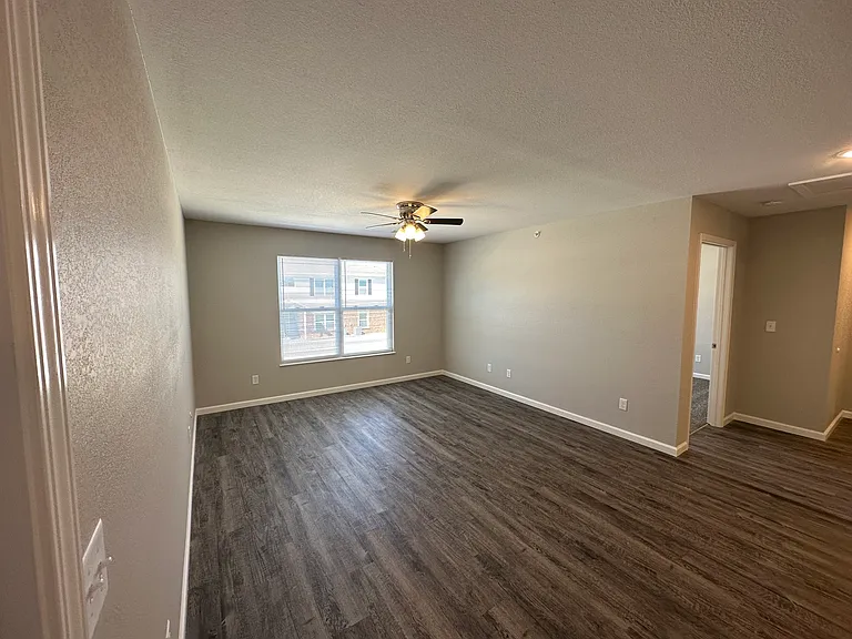 1 Hundred West Apartments — Photo 10