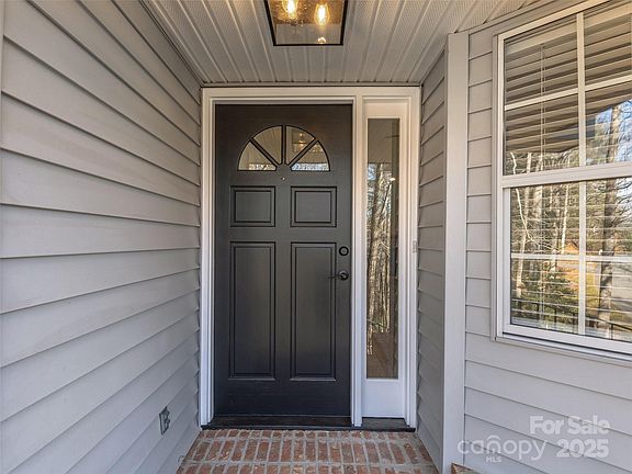 5th image of 309 Derby Ln