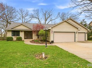 27 Hickory Loop Dr, Sandwich, IL 60548