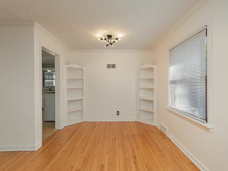 1504 S Rogers Ave — Photo 6