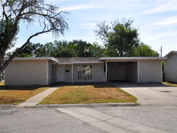 1320 W Circle Dr, Kingsville, TX 78363