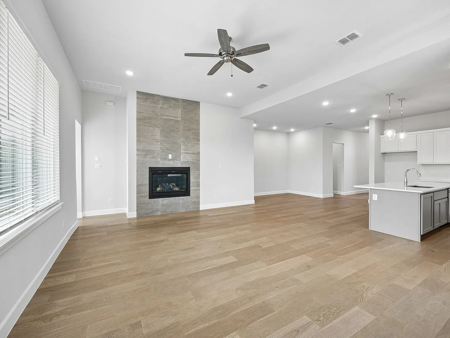 826 Marathon Ct — Photo 3