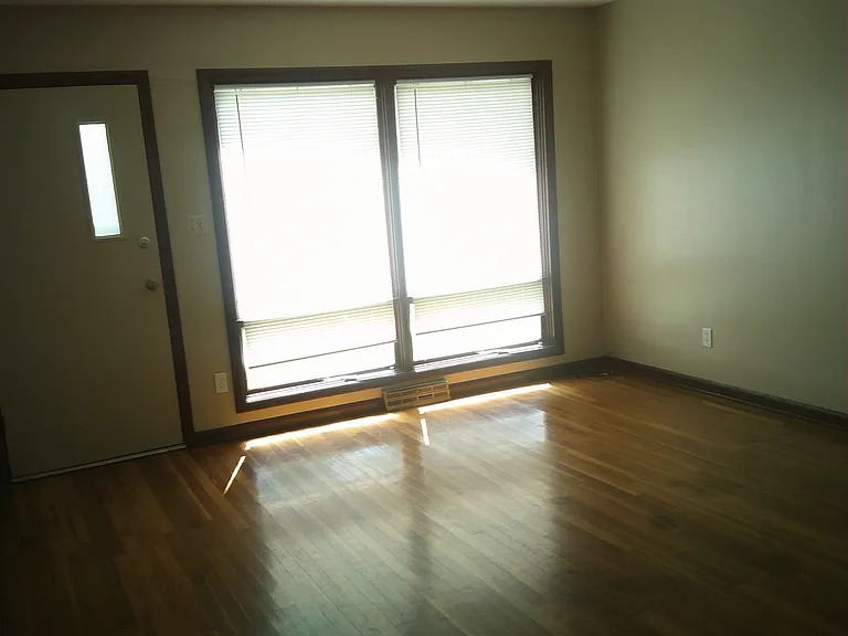440 S Fisher St — Photo 5