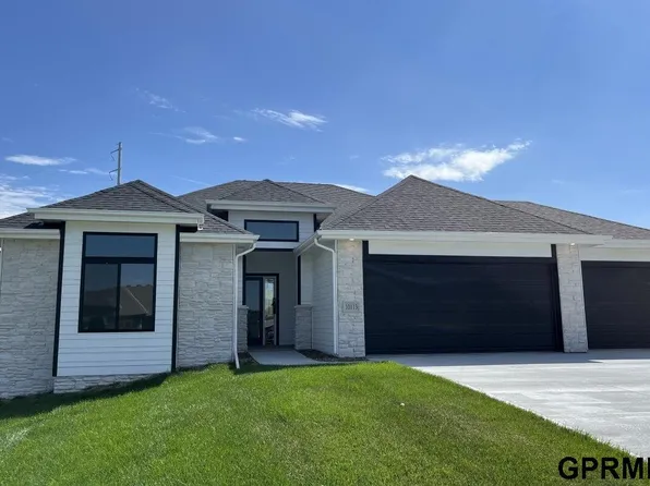 10812 S 219th Ave, Gretna, NE 68028