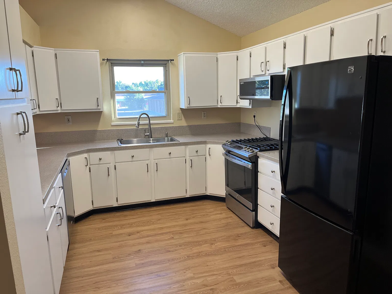 3 bed, 1738 sqft, $1,800 — Photo 4