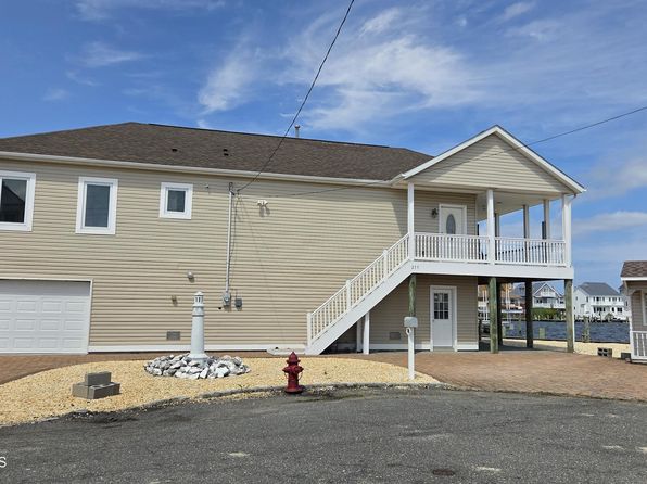 255 Pine Dr