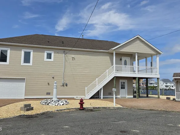 255 Pine Dr, Bayville, NJ 08721