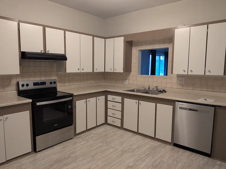 247 Henry St — Photo 4