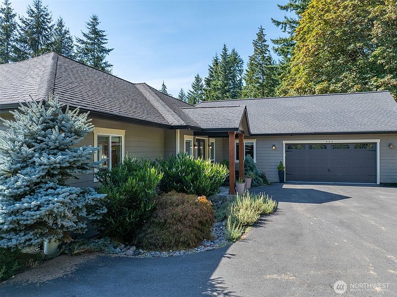 4th image of 403 SE Crestview Drive