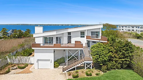 588 Dune Rd Photo 1