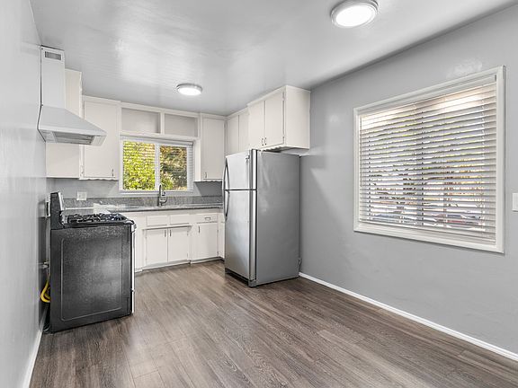 5th image of 1577 Pine Ave #5
