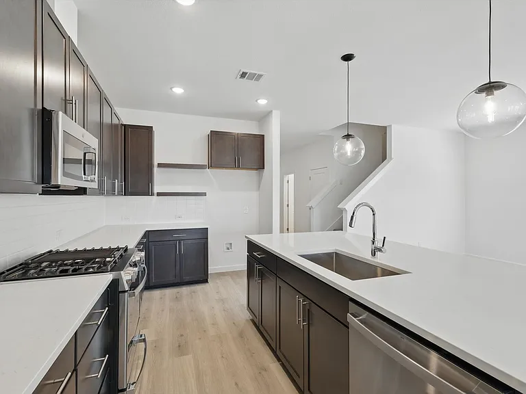 2238 Maple Ridge Dr — Photo 33
