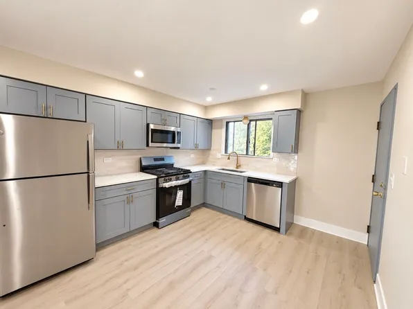 381 Oak Trails Rd APT 201, Des Plaines, IL 60016