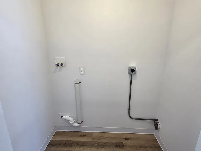 300 Dewey St #5 — Photo 5