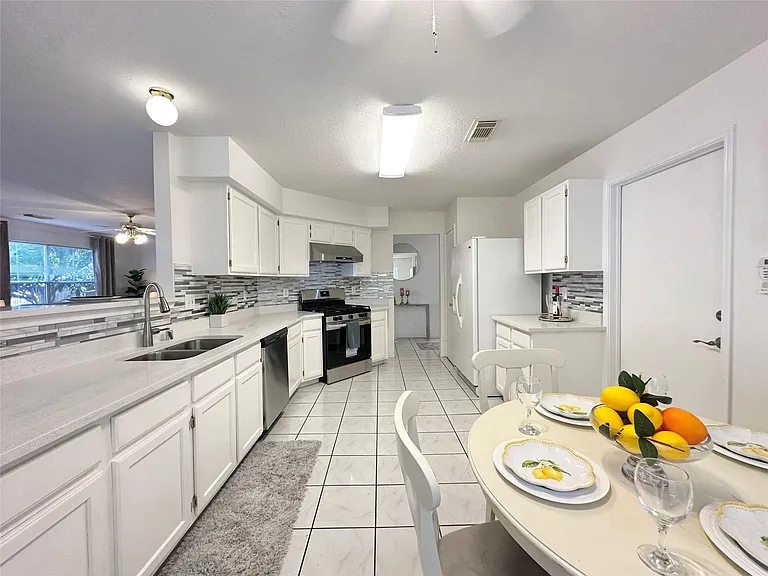 8223 Golf Green Cir — Photo 14