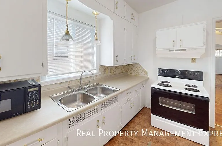 758 S 3rd Ave — Photo 6
