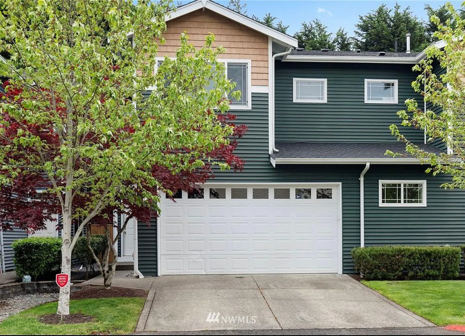3 bed, 2.5 bath, 1408 sqft, $2,700 — Photo 1