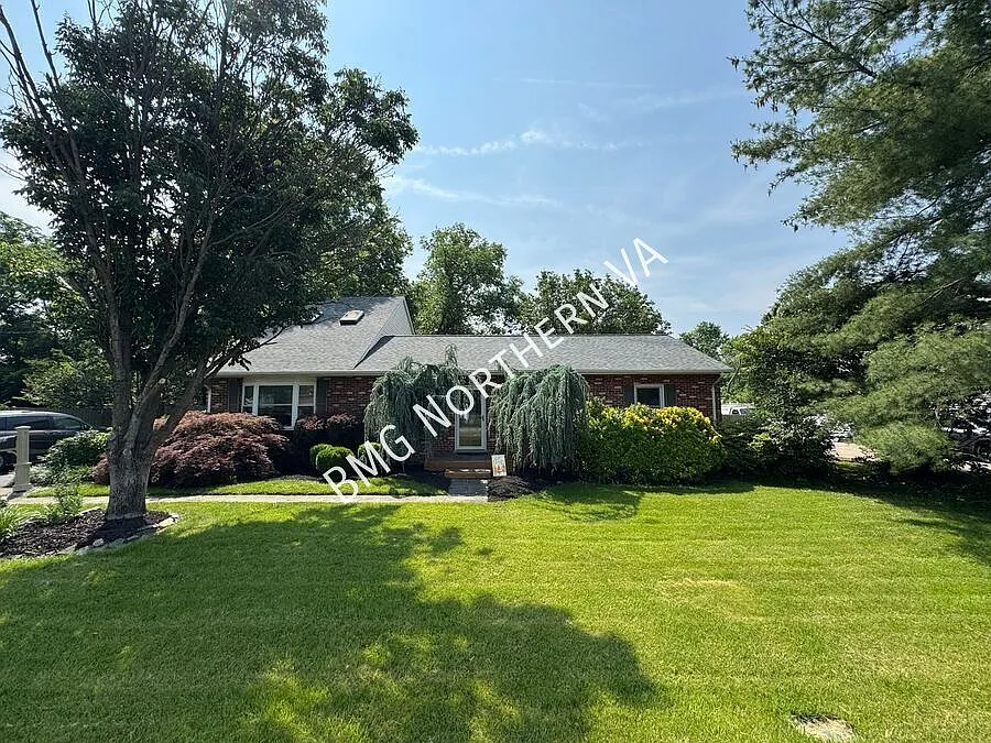 8903 Tudor Ln