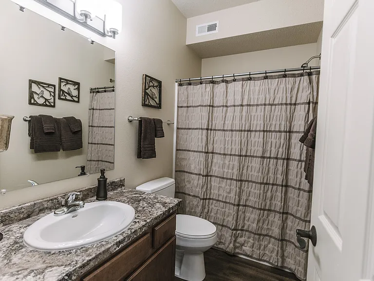 Lakewood Crossing Apartments — Photo 95