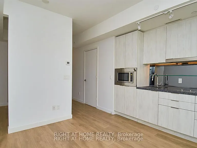215 Queen St W #2406 — Photo 10