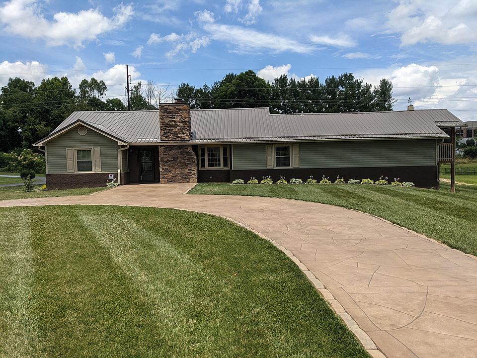 1st image of 216 Hemlock Ln